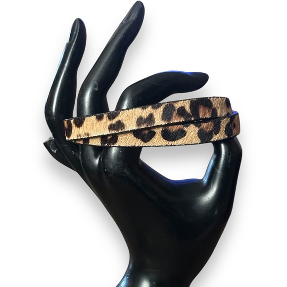Express leopard print wrap bracelet - Picture 3 of 5